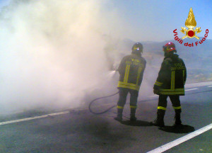 incendio auto A16