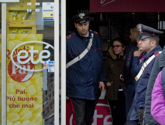 Rapina al supermercato Etè, un morto e nove feriti Fermati i due carabinieri rapina supermercato etè