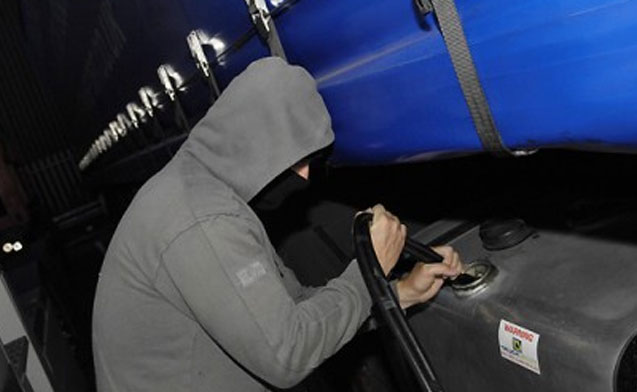 Napoli, furto di carburante