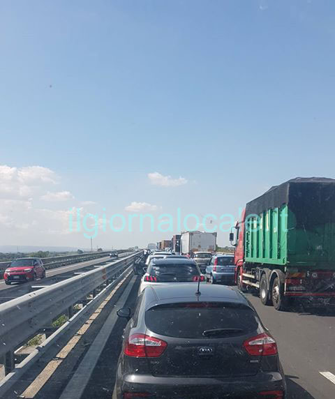Incidente stradale lungo Asse Mediano a Marigliano: traffico in tilt Incidente stradale lungo Asse Mediano a Marigliano: traffico in tilt
