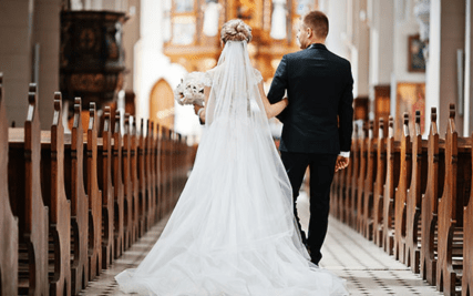 Coronavirus, il vescovo di Aversa: "Ai matrimoni e ai funerali solo parenti stretti"