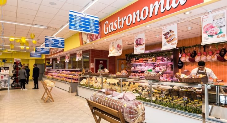 Nola, insulti ai clienti del supermercato e pugni ai carabinieri: arrestato