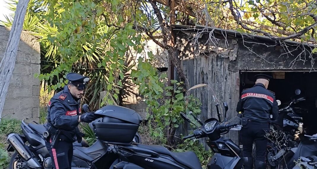Castellammare, scooter rubati e nascosti in un capanno: indagini sul fenomeno dei cavalli di ritorno Castellammare, scooter rubati e nascosti in un capanno: indagini sul fenomeno dei cavalli di ritorno