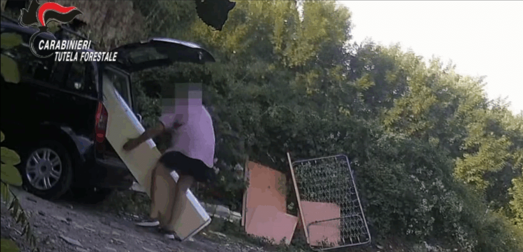 Terra dei Fuochi, telecamere contro gli sversamenti: 66 denunce e 46 patenti ritirate Terra dei Fuochi, telecamere contro gli sversamenti: 66 denunce e 46 patenti ritirate