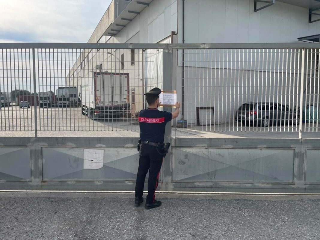 Marcianise, dieci tonnellate di rifiuti in officina: azienda sequestrata e due denunciati Marcianise, dieci tonnellate di rifiuti in officina: azienda sequestrata e due denunciati