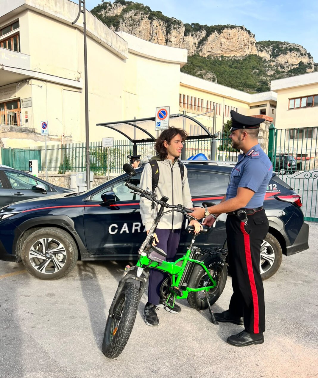 Ruba una e-bike e scappa in treno in costiera Sorrentina: arrestato sulla Circumvesuviana Ruba una e-bike e scappa in treno in costiera Sorrentina: arrestato sulla Circumvesuviana
