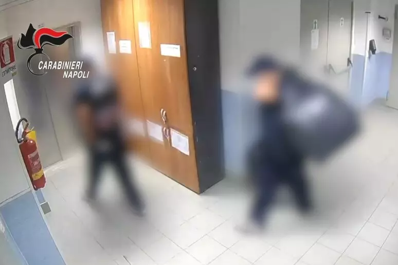 Furto di farmaci oncologici al Pascale: arrestati due uomini, danno da oltre 822mila euro Furto di farmaci oncologici al Pascale: arrestati due uomini, danno da oltre 822mila euro