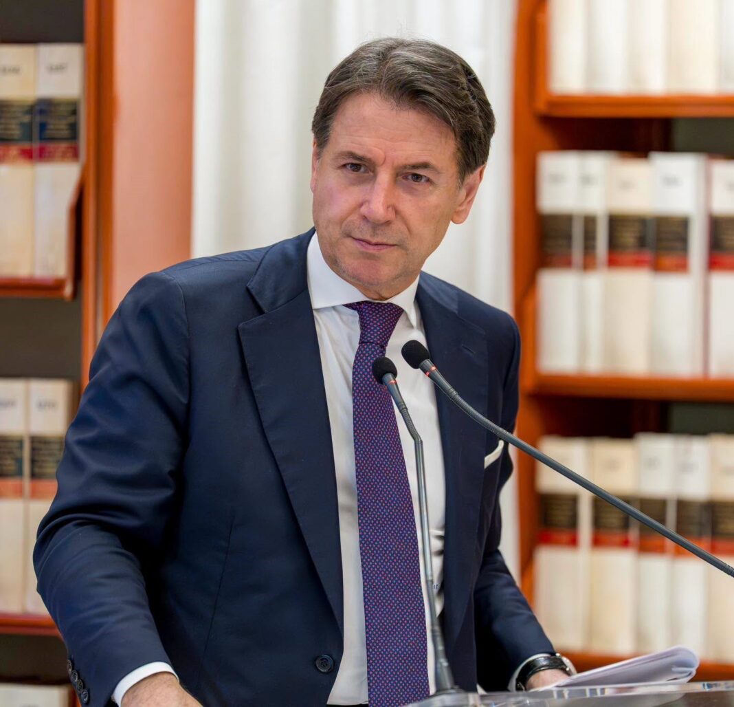 Giuseppe Conte a Nola: al teatro Umberto cinque dialoghi sul futuro dell’Italia Giuseppe Conte a Nola: al teatro Umberto cinque dialoghi sul futuro dell’Italia