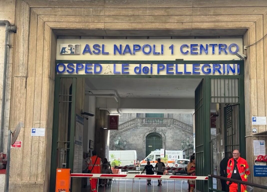 Napoli, aggredisce infermiere del Vecchio Pellegrini: arrestato 21enne Napoli, aggredisce infermiere del Vecchio Pellegrini: arrestato 21enne