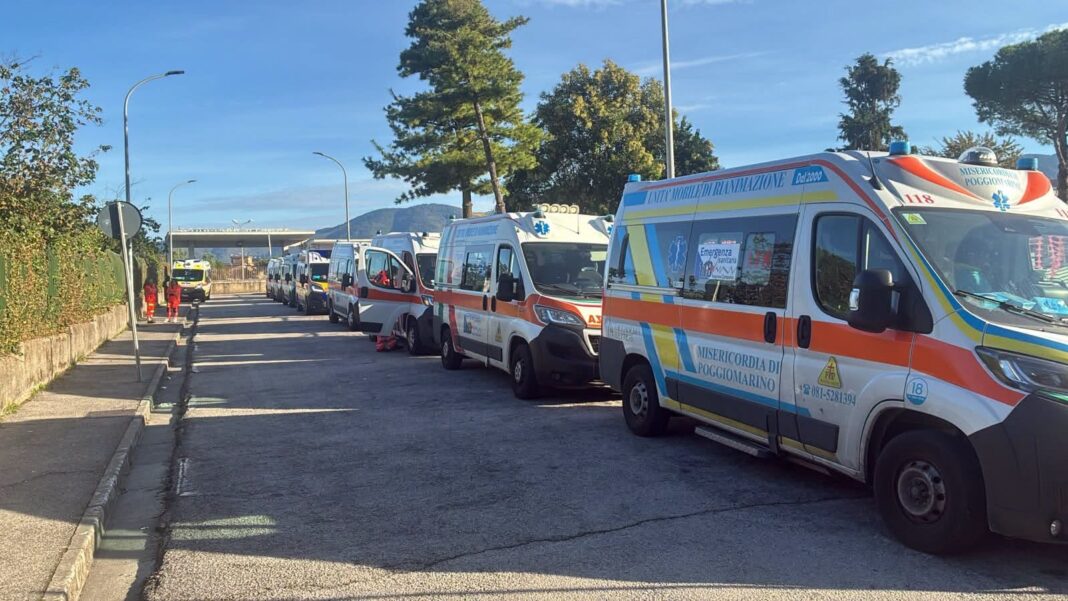Nola, ambulanze bloccate al Pronto Soccorso da quasi due giorni: l’allarme degli operatori Nola, ambulanze bloccate al Pronto Soccorso da quasi due giorni: l’allarme degli operatori