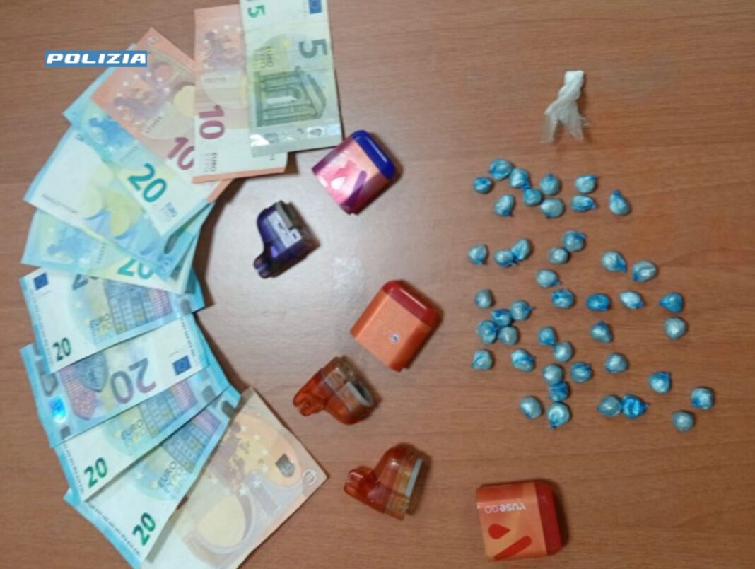 Spaccio di droga con sigarette elettroniche svuotate: arresto e denuncia nel Casertano Spaccio di droga con sigarette elettroniche svuotate: arresto e denuncia nel Casertano