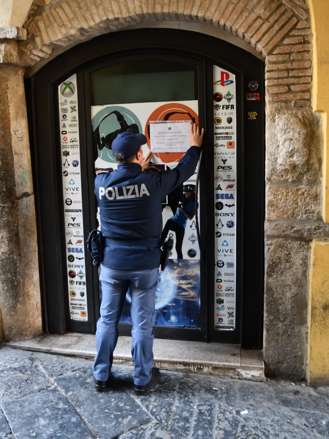 Benevento, calci e pugni a due clienti: Questore chiude circolo del centro storico Benevento, calci e pugni a due clienti: Questore chiude circolo del centro storico
