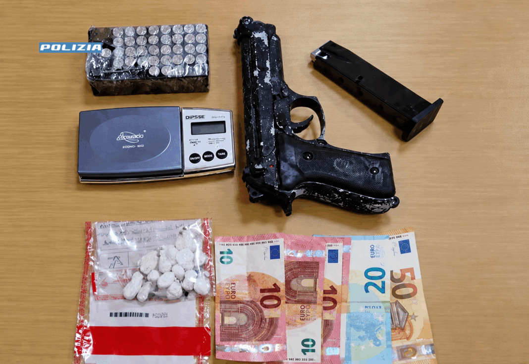 Caserta, fermato con cocaina e una pistola senza tappo rosso nel furgone: denunciato Caserta, fermato con cocaina e una pistola senza tappo rosso nel furgone: denunciato